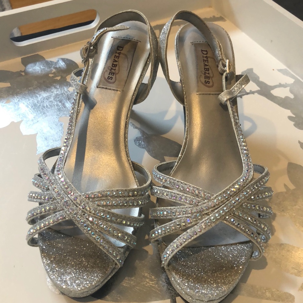 Dressy silver shoe with sequins